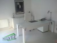 Se izdava prazen kancelariski prostor vo Skopje, Debar Maalo so povrshina od 30 m2.
 Ekstra: Klima, Centralno Parno, Lift, Nova Zgrada, Kujnski elementi, Kujnski aparati.
 Cena: 200 EUR